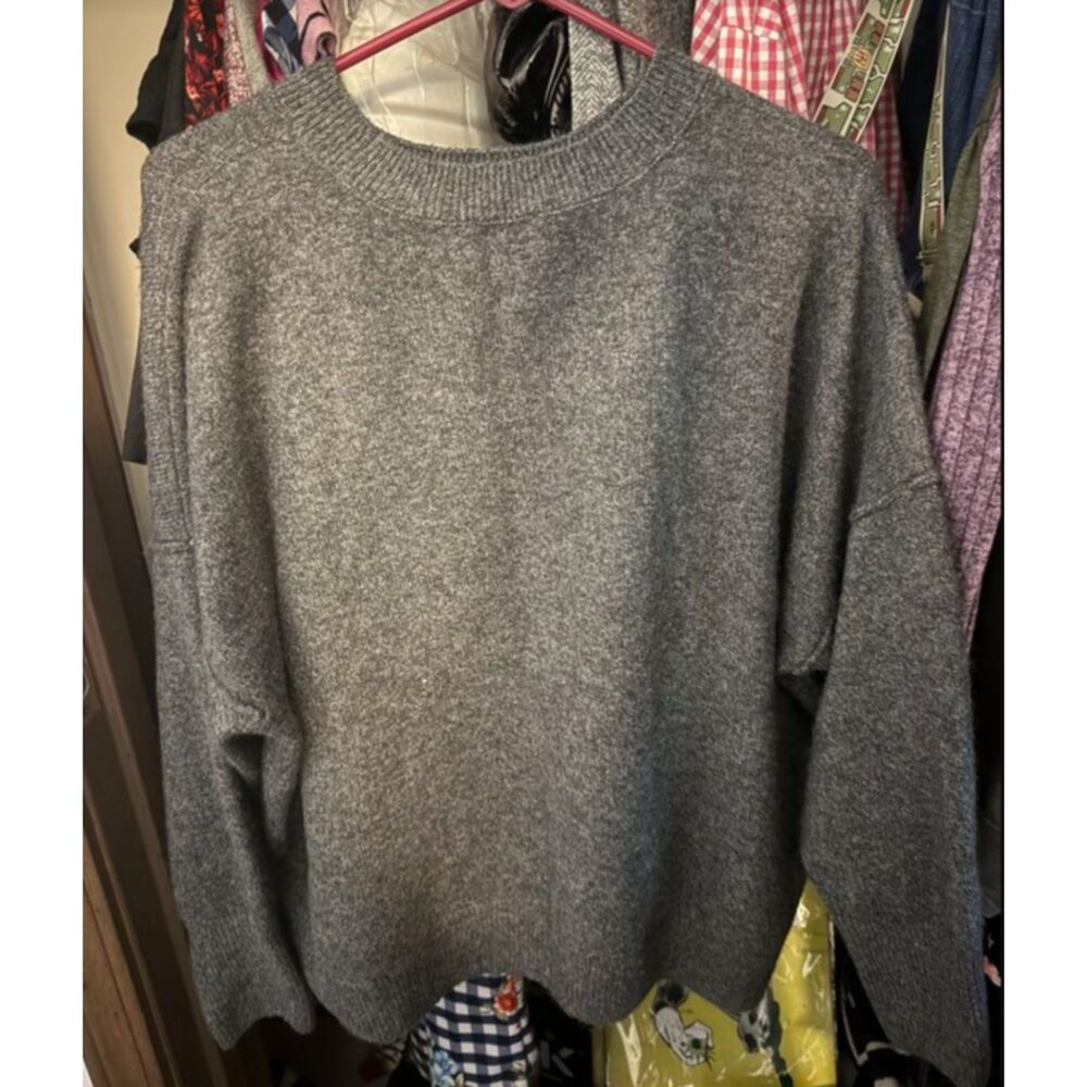 CeCe heart motif gray XL Sweater: Luxurious, Ultra-Soft, Chic Oversized Knit - Picture 7 of 7